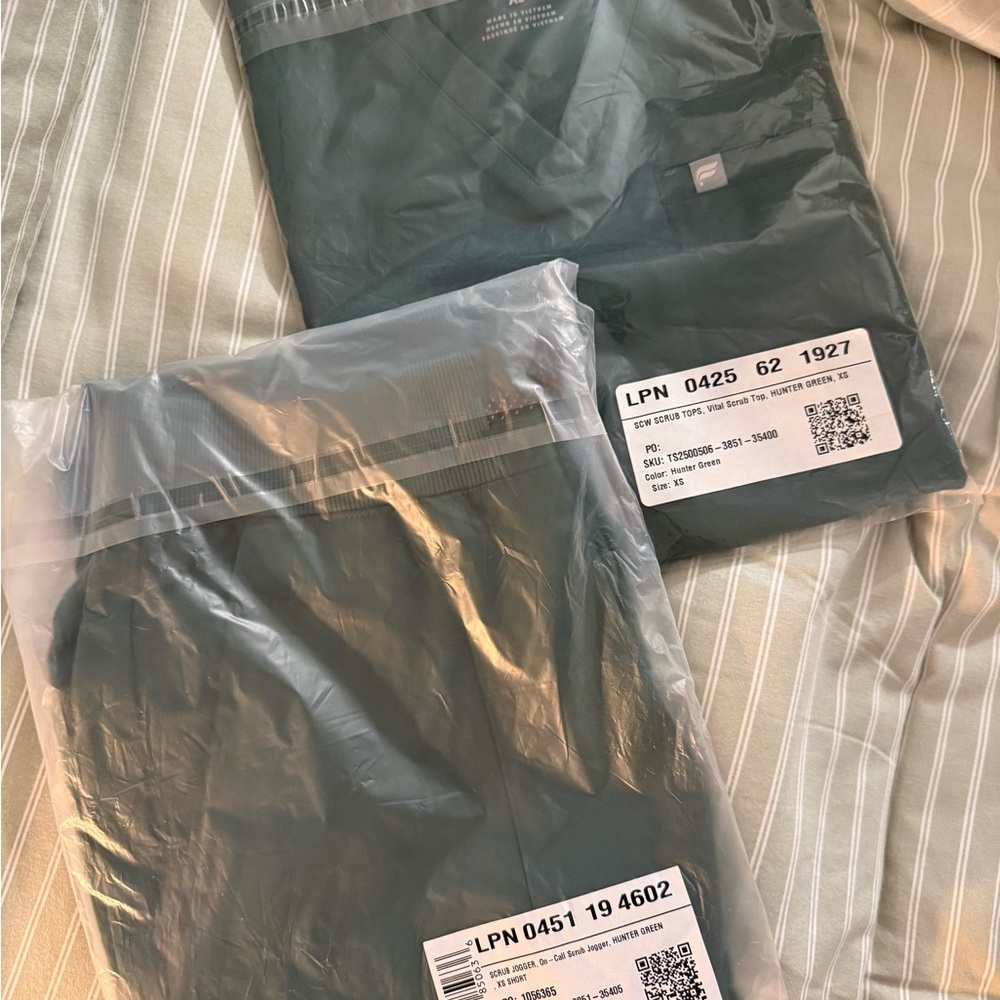 Hunter Green/Dark Green Fabletics Scrub Set